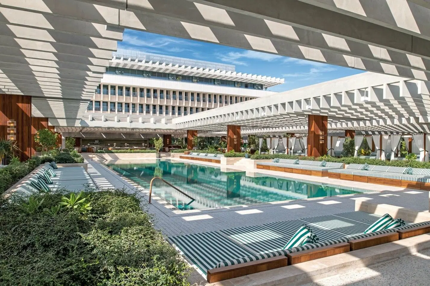 The Ned Doha Hallenbad