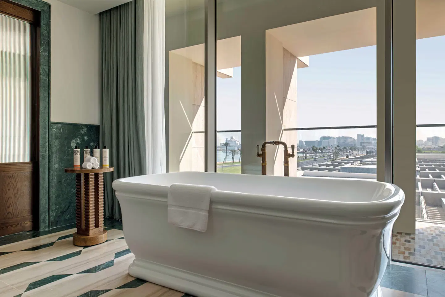 The Ned Doha Badezimmer