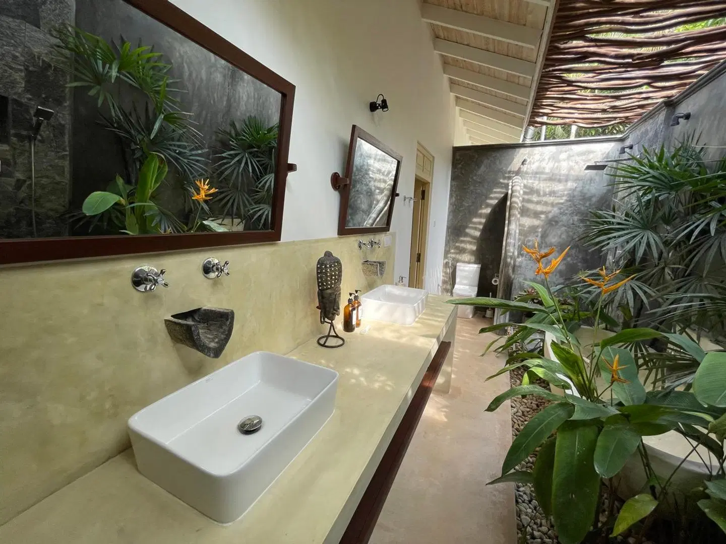 Claire Villa by Younger Villas & Resorts Badezimmer