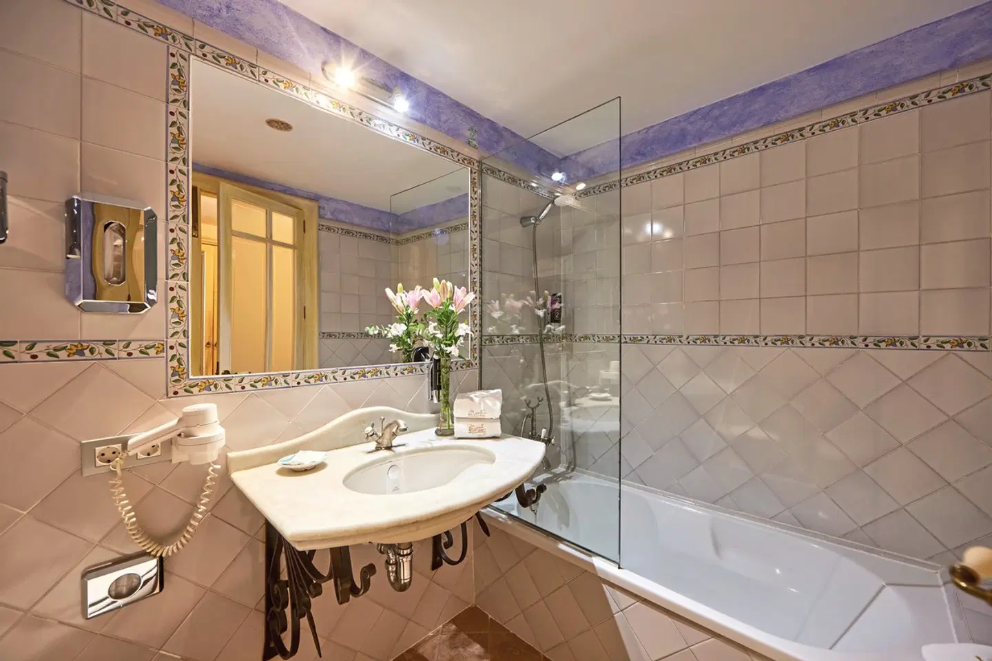 Son Sant Jordi BATHROOM