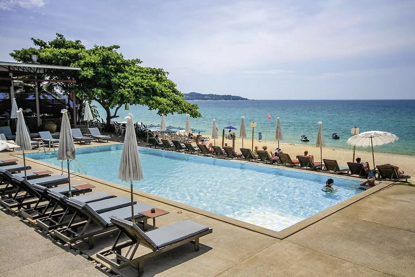 The Hive Hotel OUTDOOR_POOL