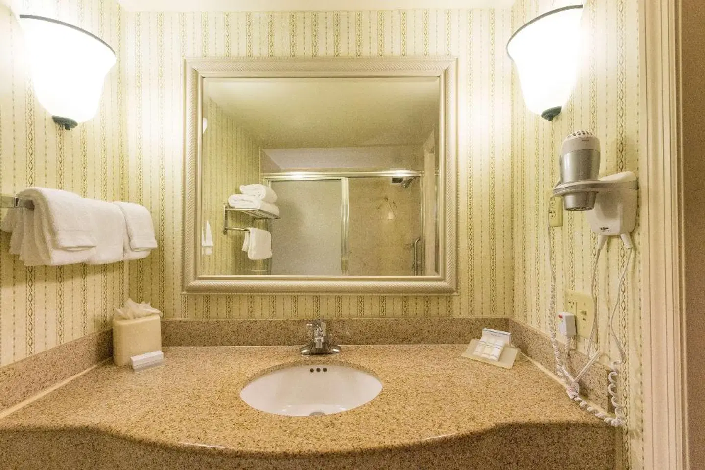 Hilton Garden Inn Daytona Beach Airport Badezimmer