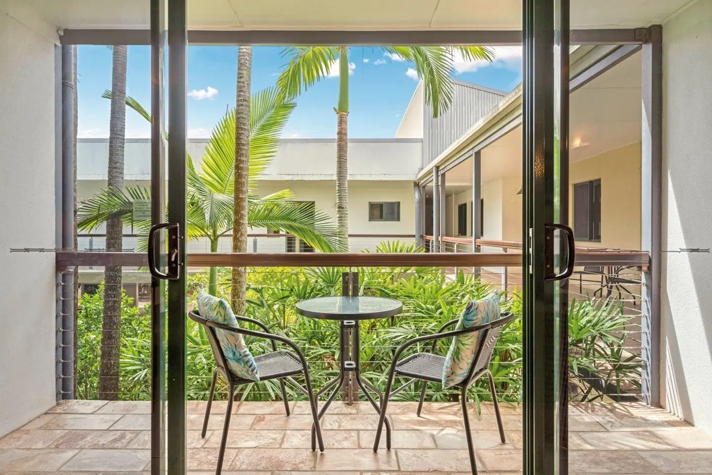 Bay Village Tropical Retreat Terrasse