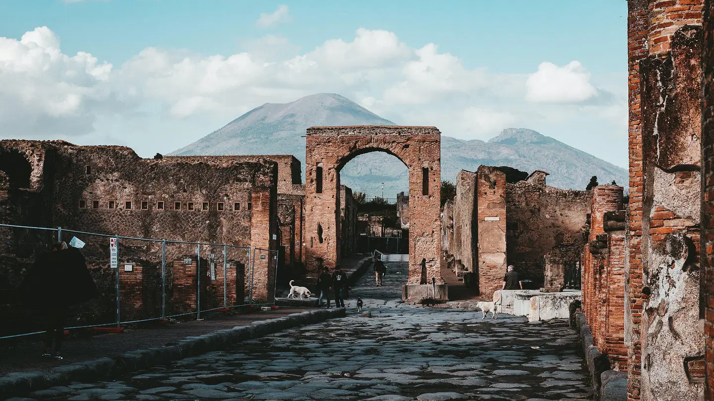 voco Nola Naples Vulcano Buono by IHG OUTDOOR_POOL