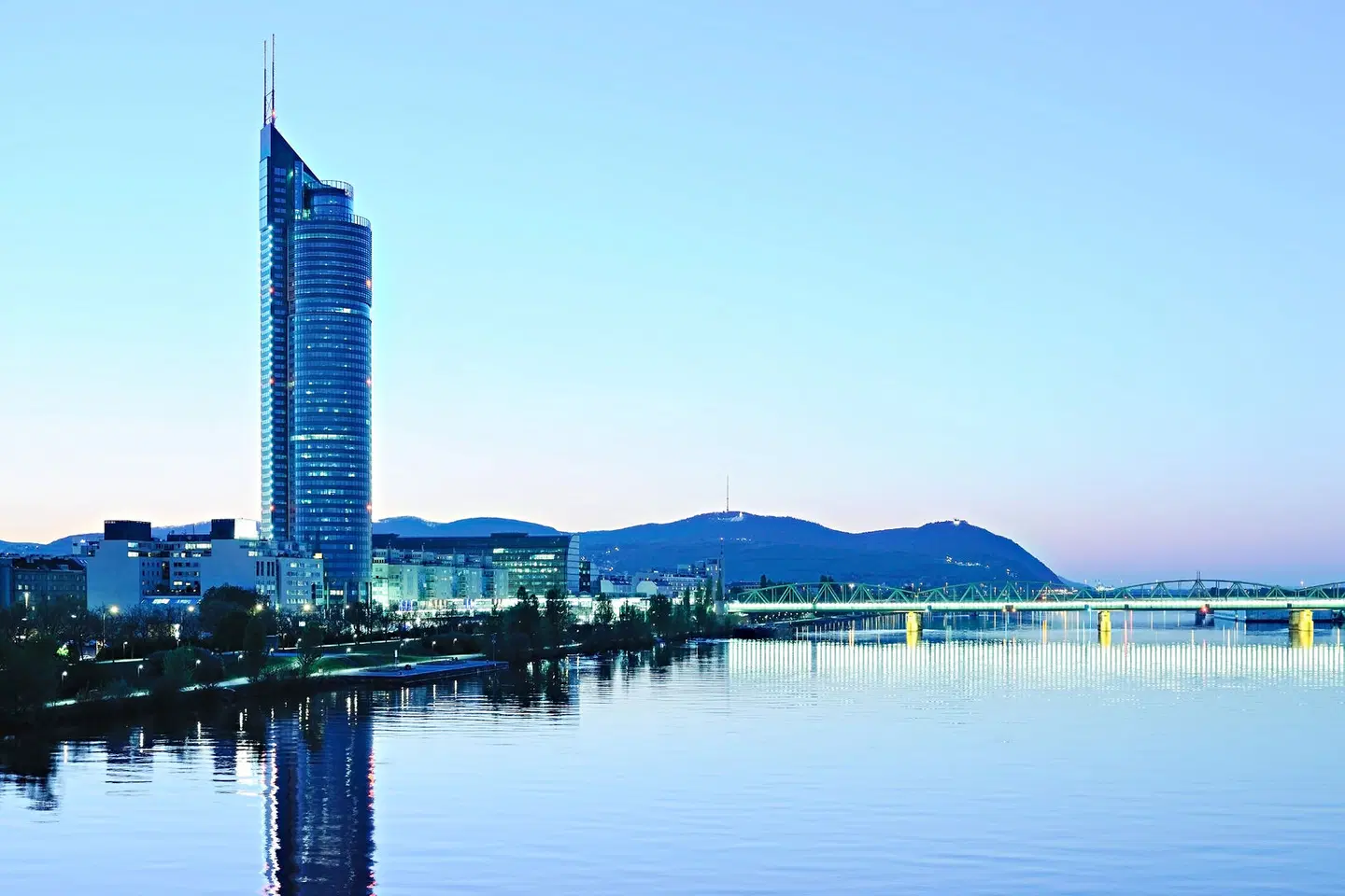 harry's home Wien Millennium Tower OUTDOOR_POOL