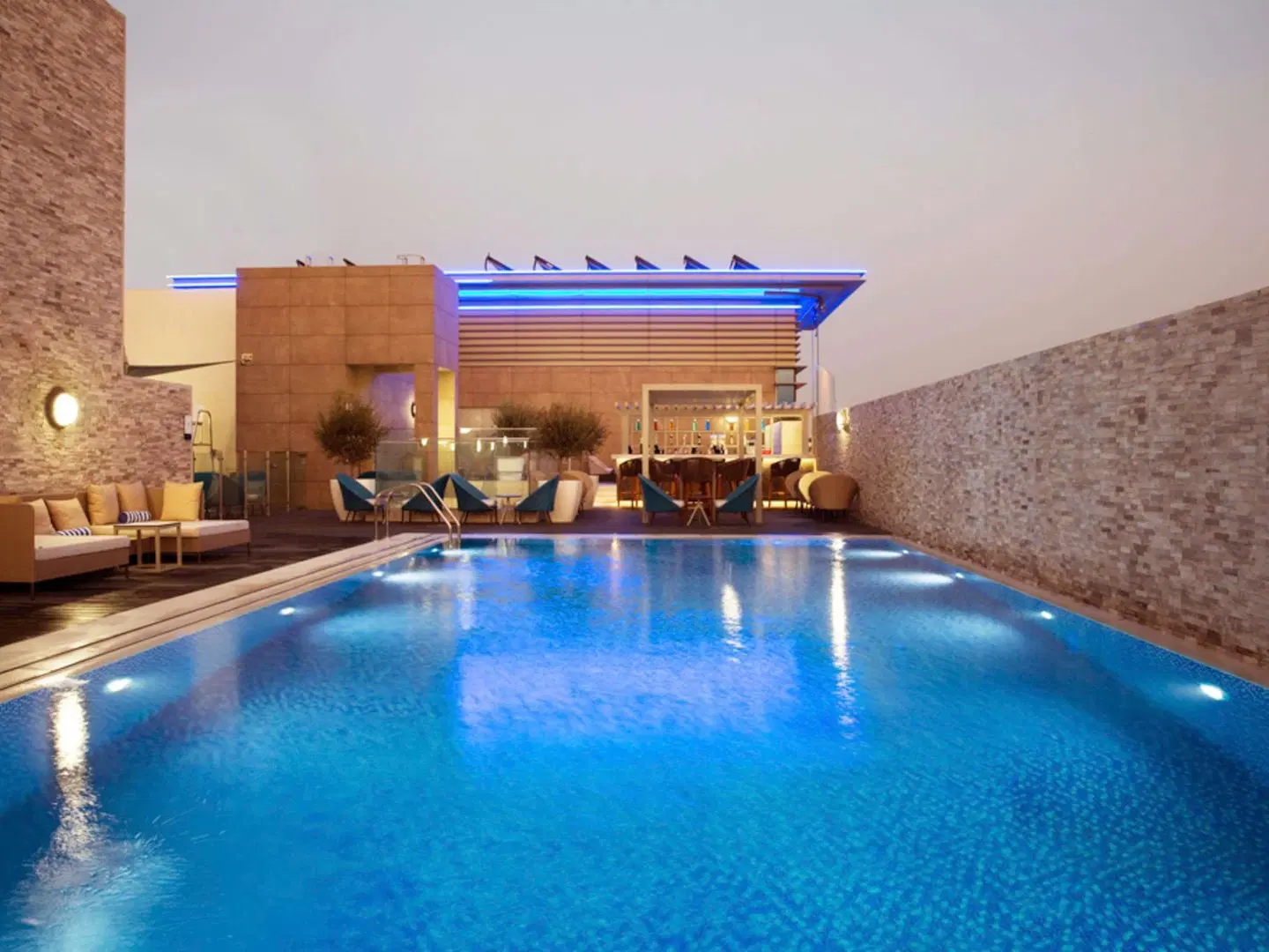 Novotel Bur Dubai Hotel OUTDOOR_POOL