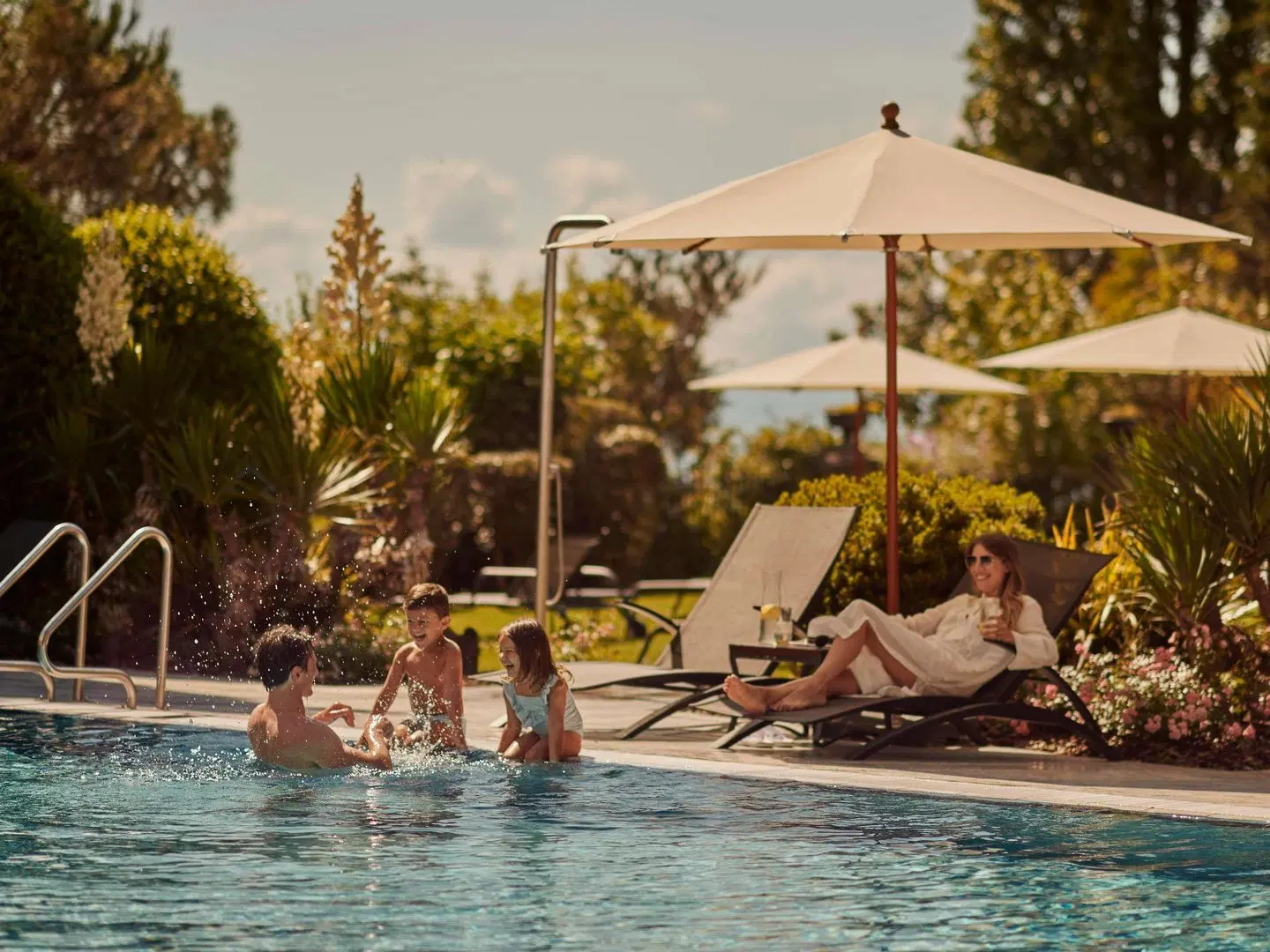 Fairmont Le Montreux Palace OUTDOOR_POOL