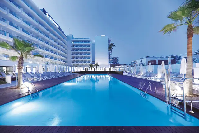 Iberostar Waves Bahía de Palma OUTDOOR_POOL