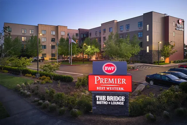 Best Western Premier Hotel at Fisher's Landing SPORTS_AND_LEISURE