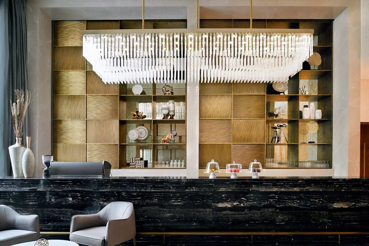 Holiday Inn Dubai Al-Maktoum Airport Bar