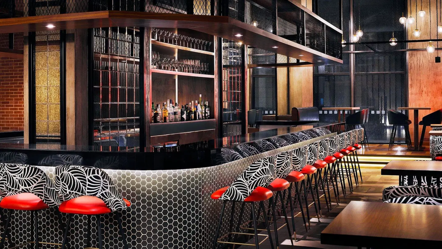 Holiday Inn Dubai Al-Maktoum Airport BAR