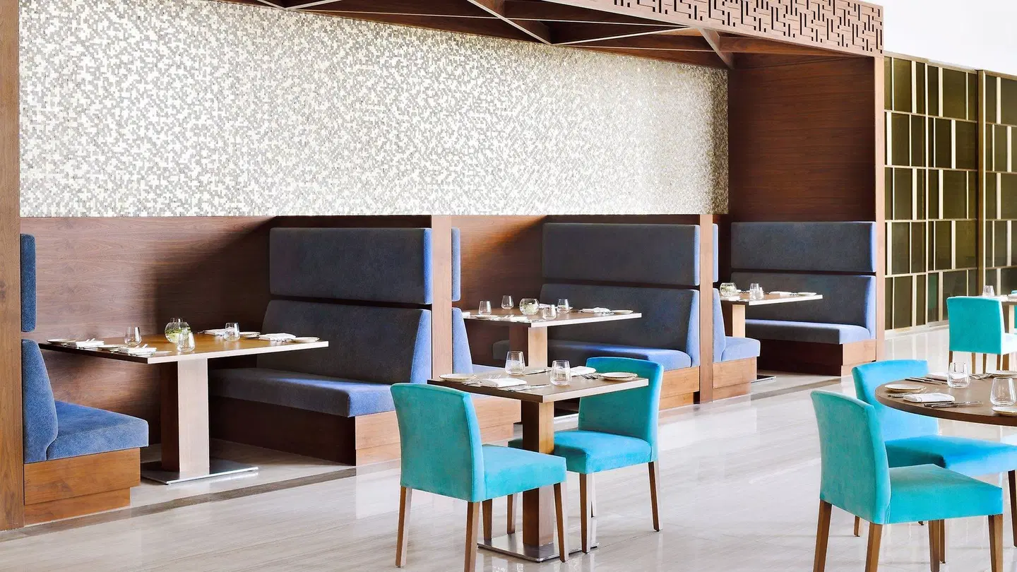 Holiday Inn Dubai Al-Maktoum Airport Restaurant