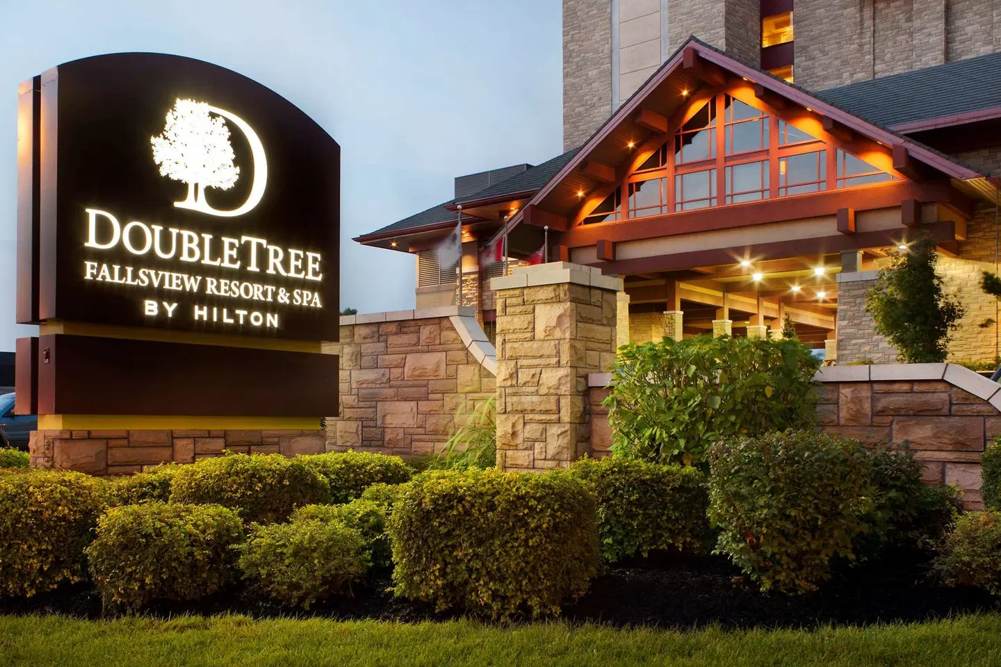 DoubleTree Fallsview Resort & Spa by Hilton - Niagara Falls EXTERIOR