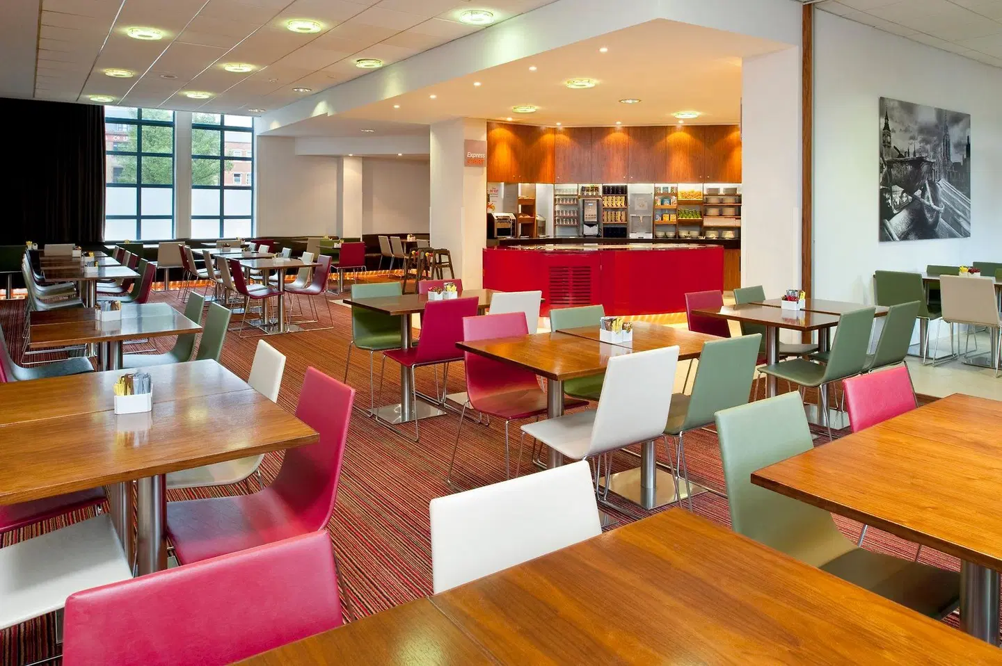 Holiday Inn Express London - City by IHG Bar