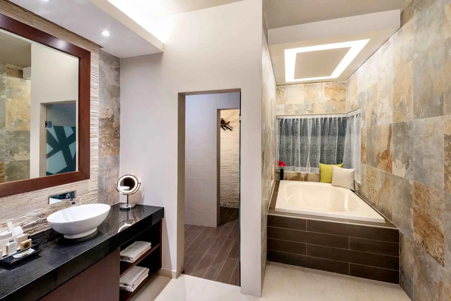 El Dorado Seaside Suites Badezimmer