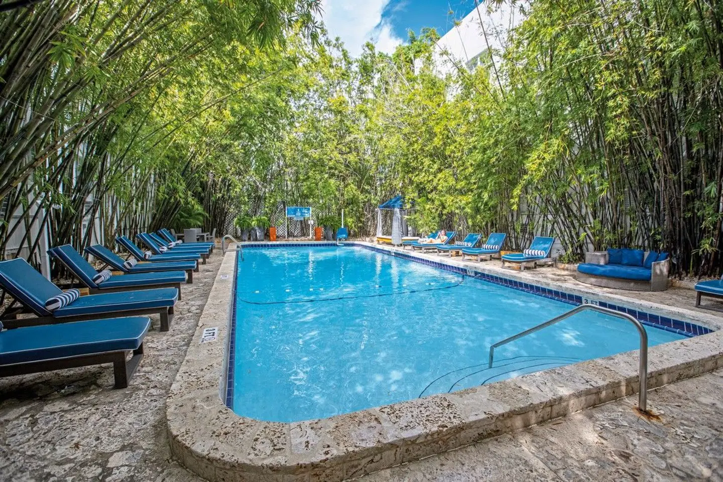 Catalina Hotel OUTDOOR_POOL