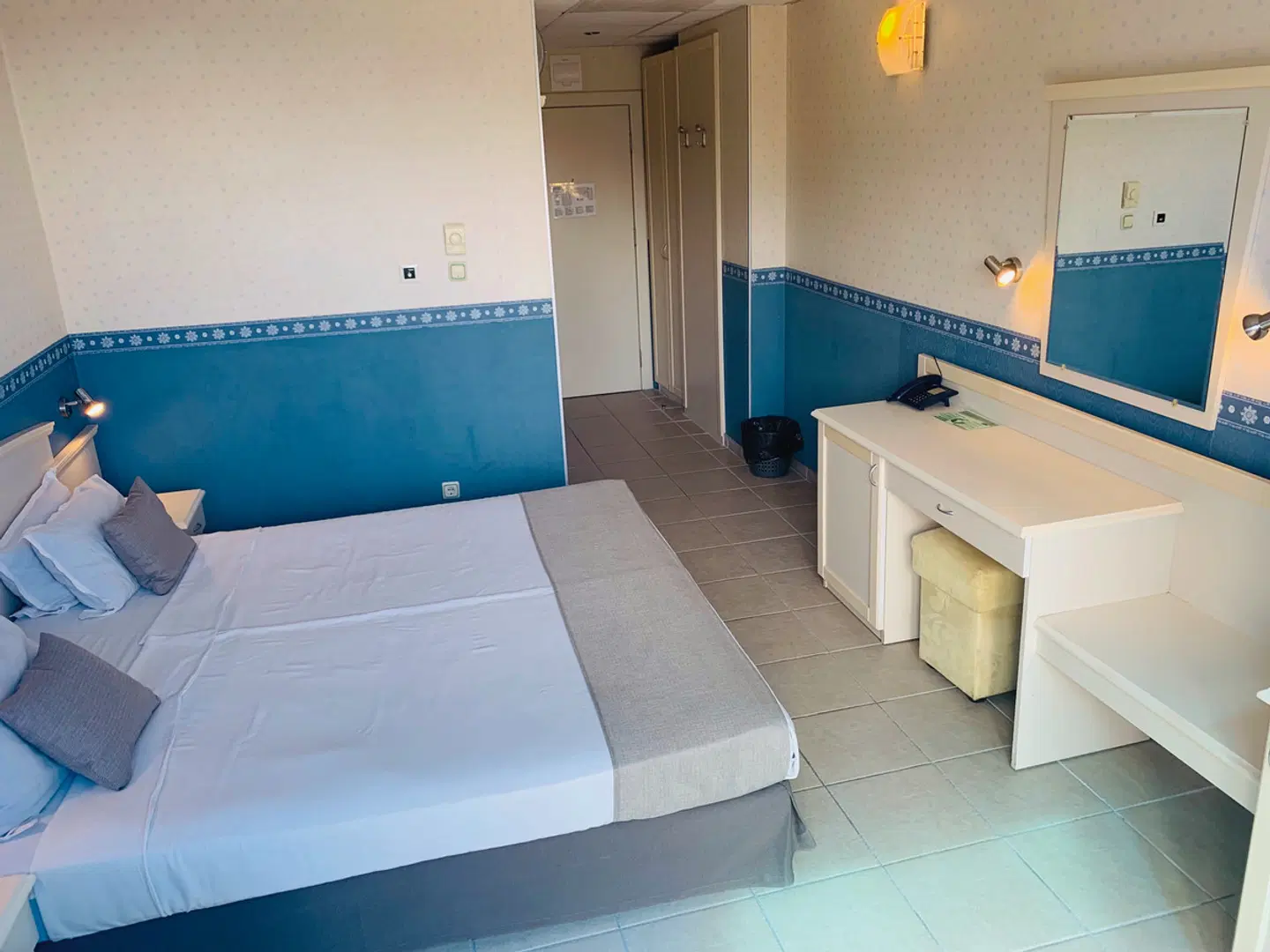 Aphrodite ROOM_EXAMPLE