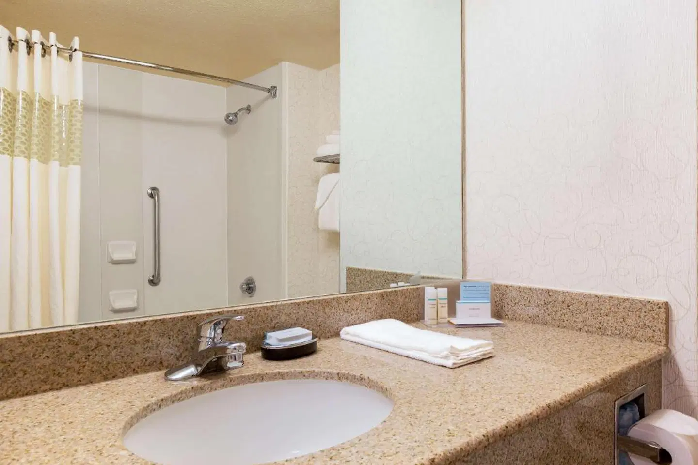 Hampton Inn San Marcos Badezimmer