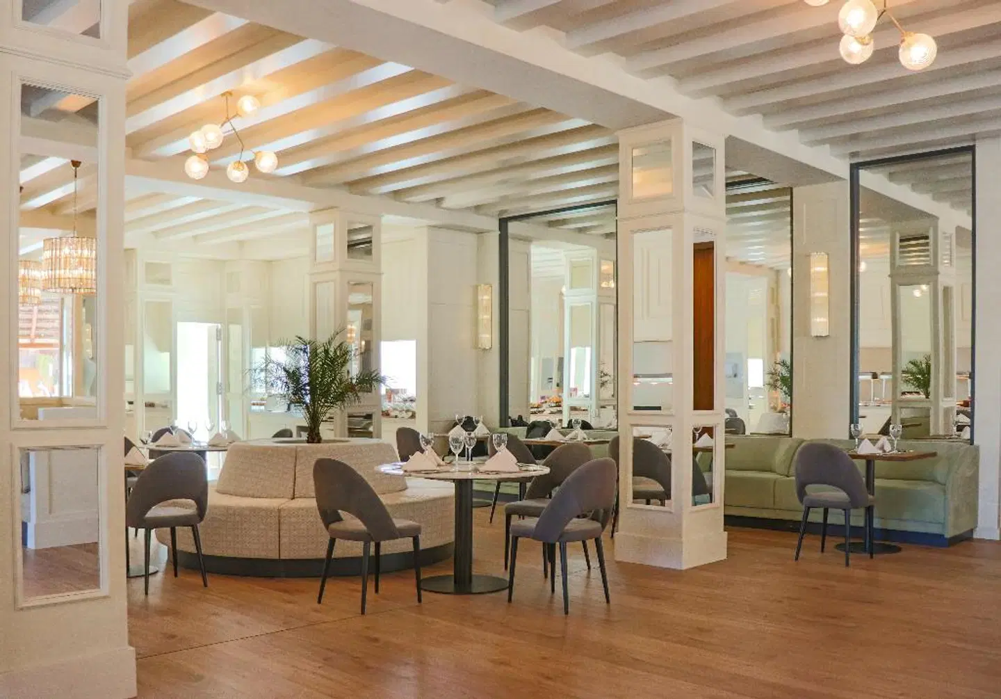 Privilege Aluxes LOUNGE_LOBBY