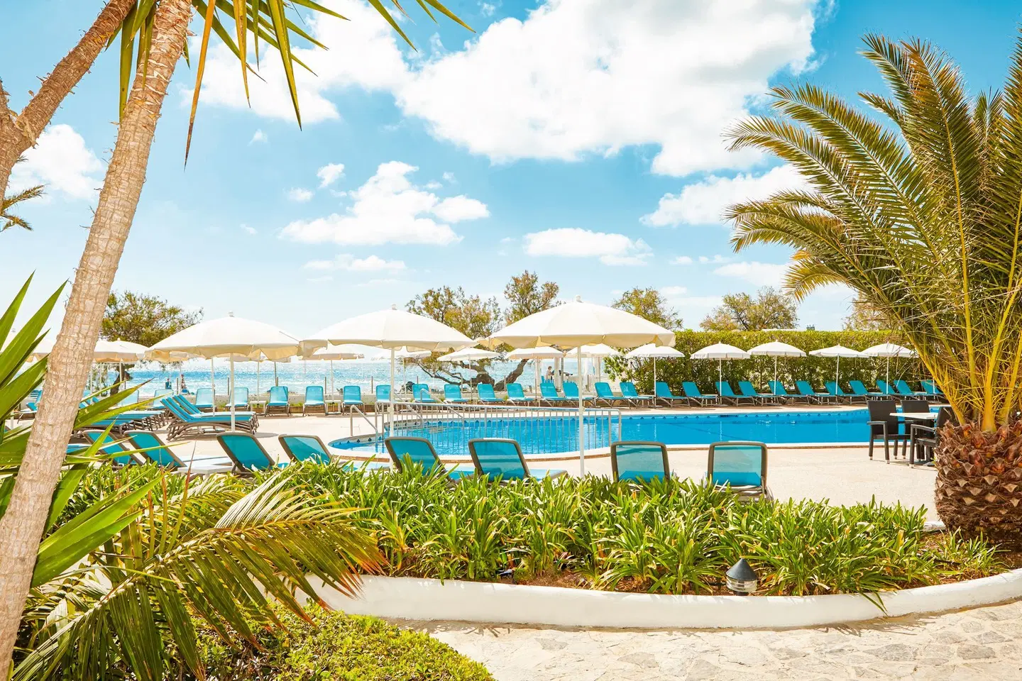 Universal Hotel Castell Royal OUTDOOR_POOL