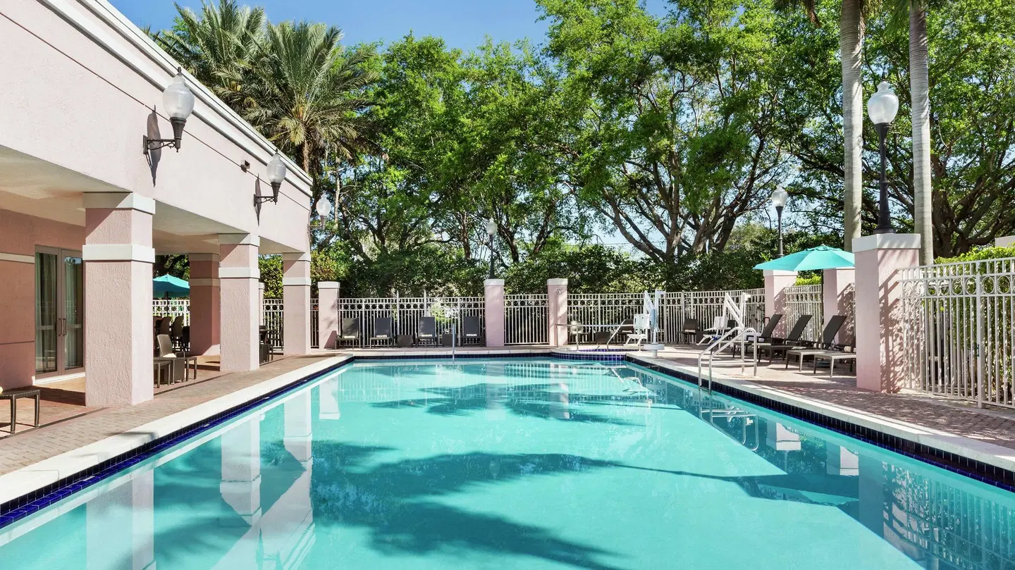 DoubleTree by Hilton Sunrise - Sawgrass Mills OUTDOOR_POOL