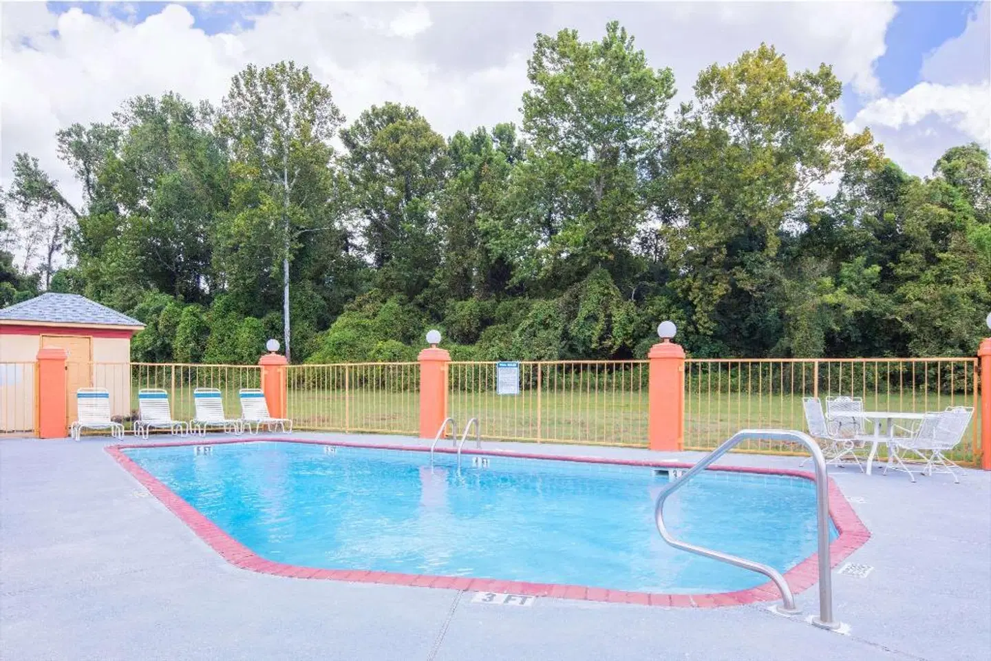 Howard Johnson by Wyndham Vicksburg OUTDOOR_POOL