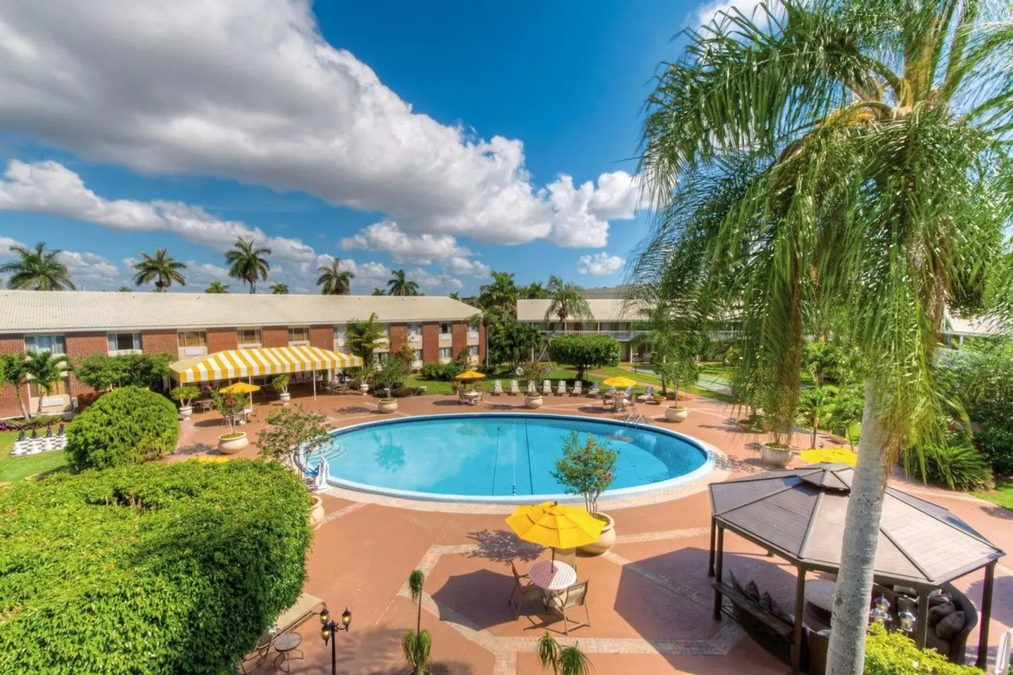 Best Western Palm Beach Lakes OUTDOOR_POOL