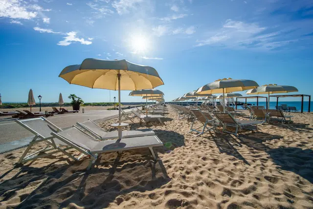 HVD Riviera Beach Strand