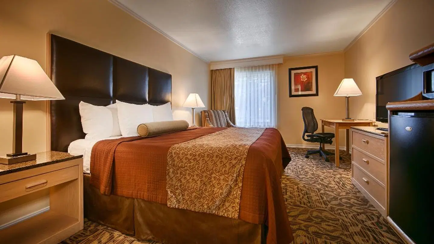 Best Western PLUS Northwoods Inn ROOM_EXAMPLE