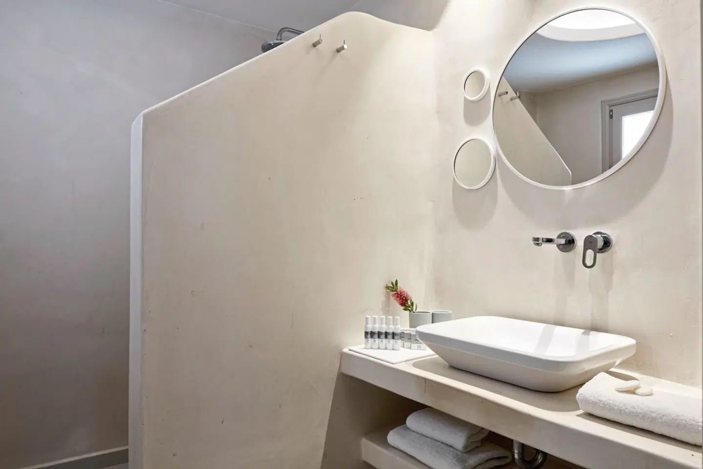 Santo MiraMare Resort Badezimmer