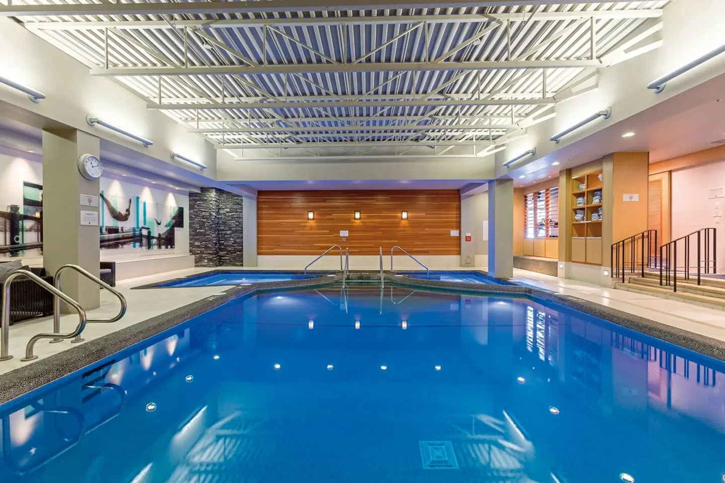 Banff Park Lodge Hallenbad