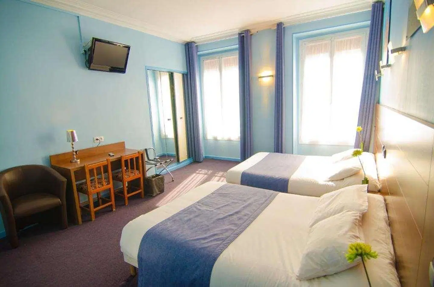 Paris Bruxelles ROOM_EXAMPLE