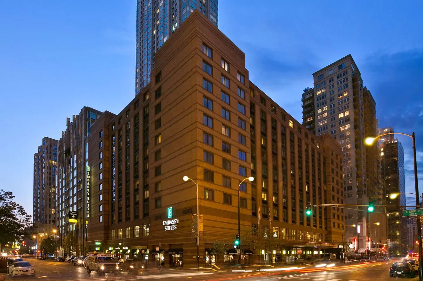 Embassy Suites by Hilton Chicago Downtown EXTERIOR