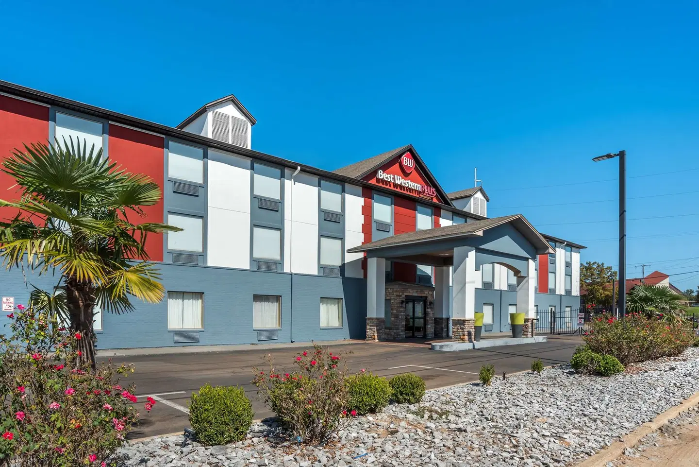 Best Western Plus Jackson Downtown-Coliseum EXTERIOR