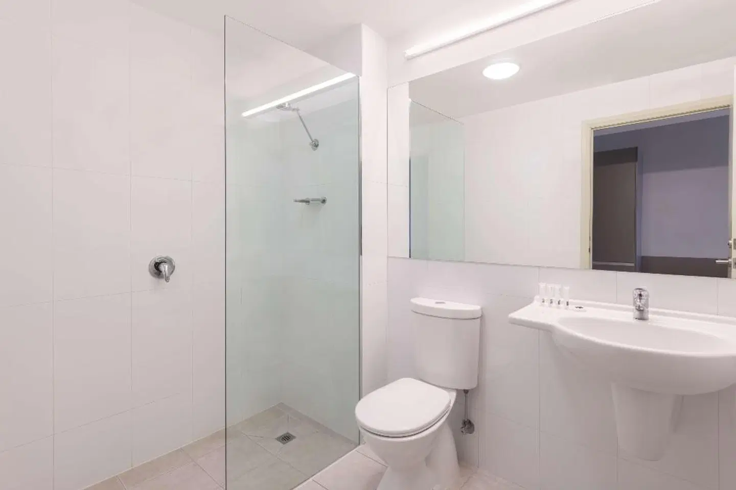 Travelodge Hotel Hobart Airport Badezimmer