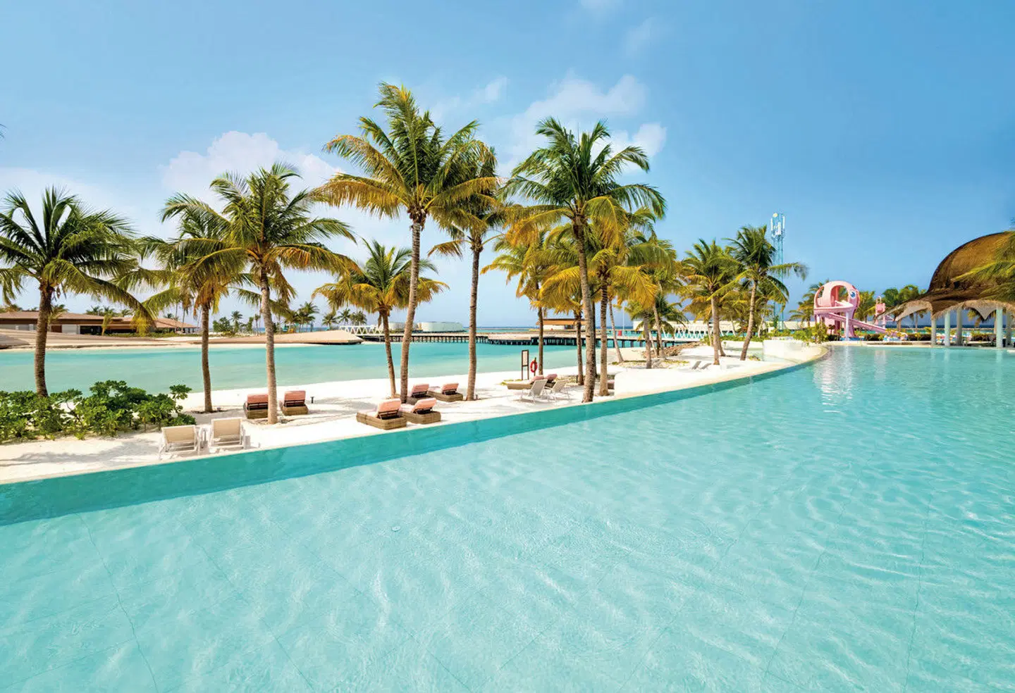 Centara Mirage Lagoon Maldives OUTDOOR_POOL