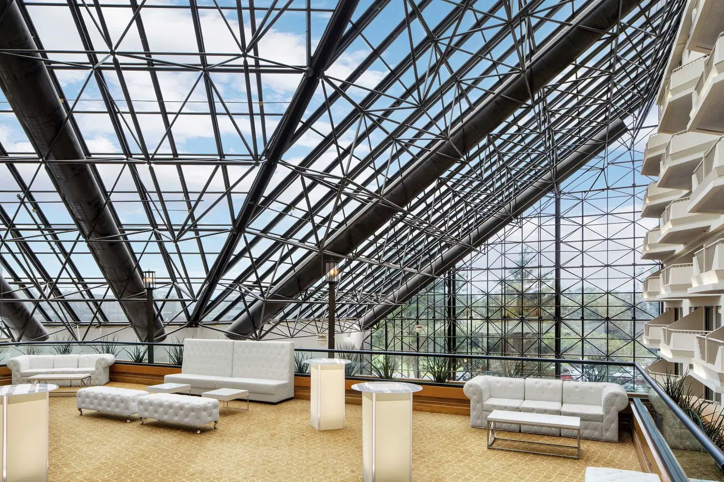 DoubleTree by Hilton Newark Hallenbad