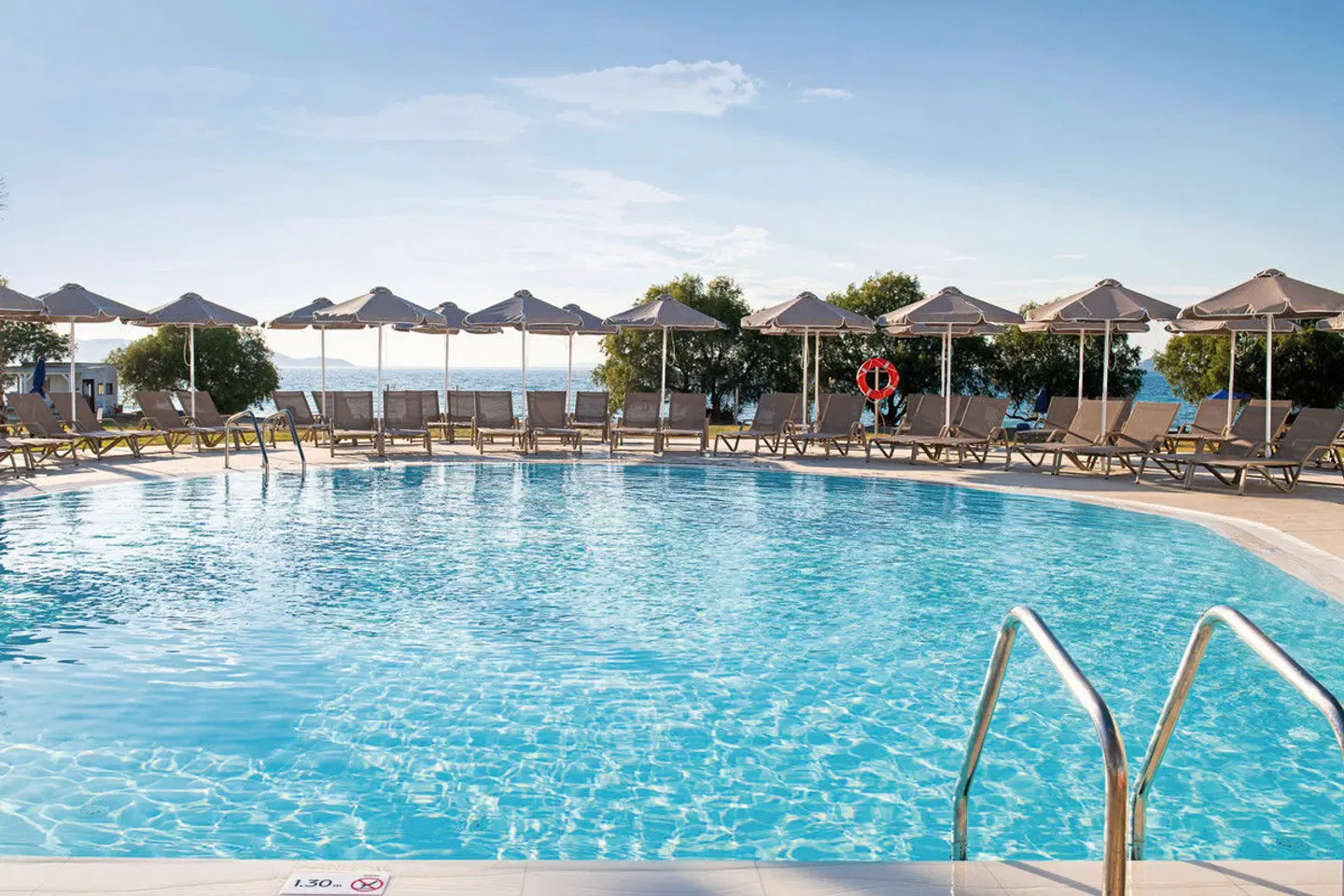 Aeolos Beach Hotel OUTDOOR_POOL
