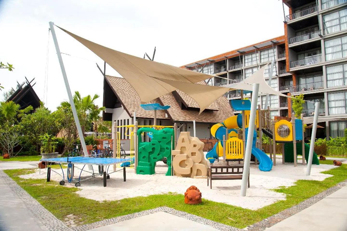 Avani+ Mai Khao Phuket Suites & Villas Terrasse