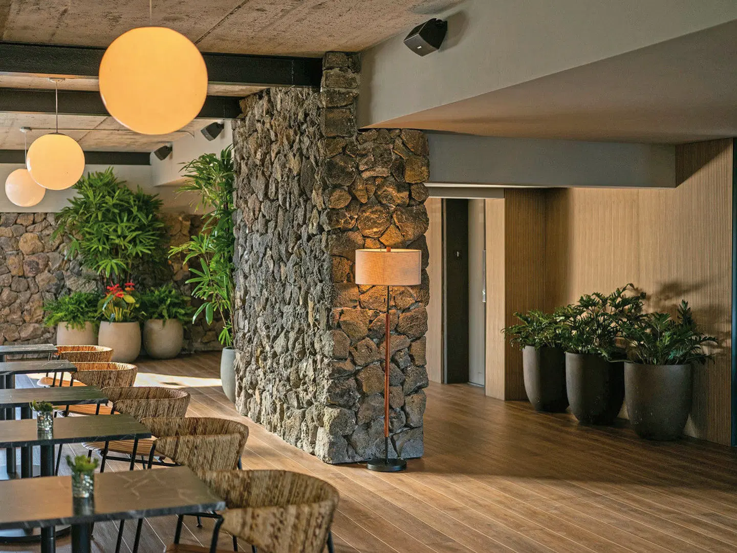 Pacific 19 Kona LOUNGE_LOBBY