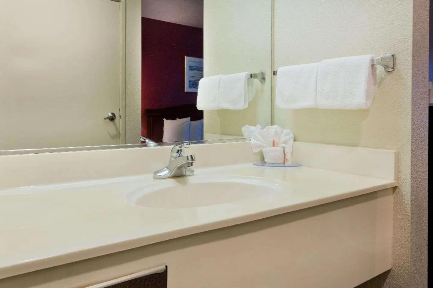 Days Inn by Wyndham Lathrop Badezimmer