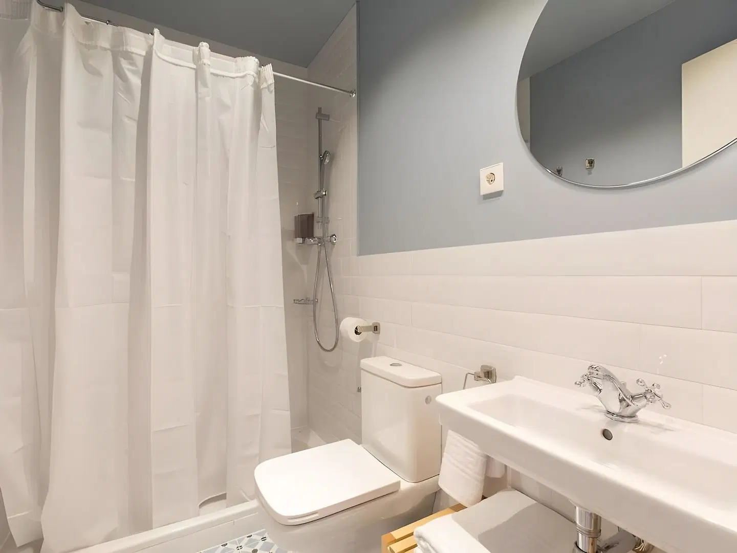 Izara Plaza Catalunya BATHROOM