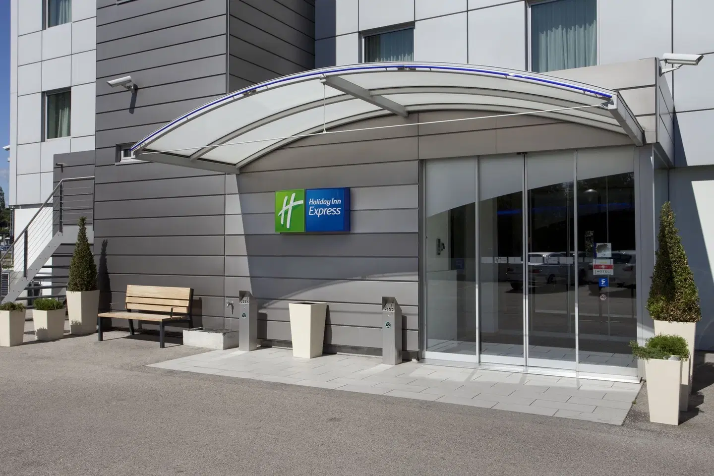 Holiday Inn Express Geneva Airport by IHG HEALTH_BEAUTY