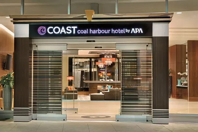Coast Coal Harbour Hotel by APA Bar
