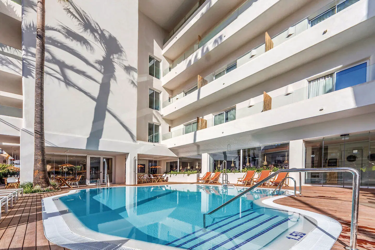 HM Alma Beach OUTDOOR_POOL