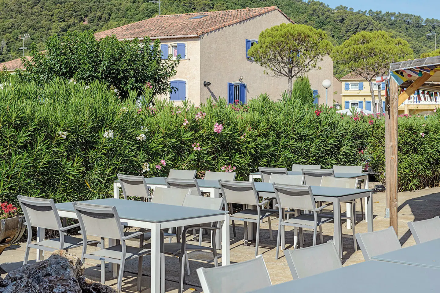 Domaine Le Clos des Oliviers Terrasse
