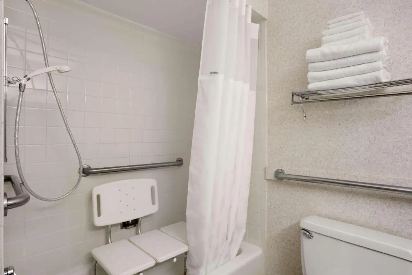 Ramada by Wyndham Washington Badezimmer