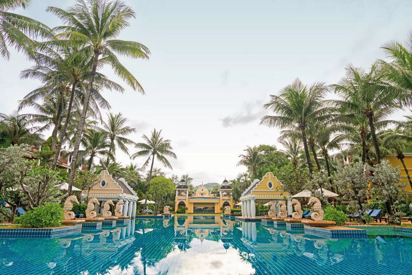 Phuket Graceland Resort & Spa OUTDOOR_POOL