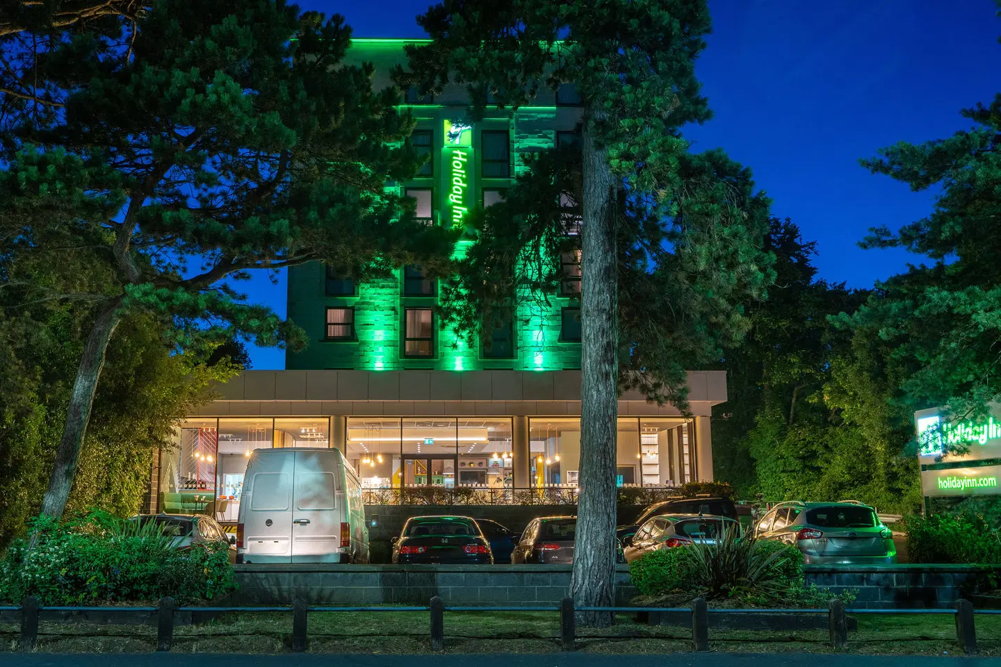 Holiday Inn Bournemouth EXTERIOR