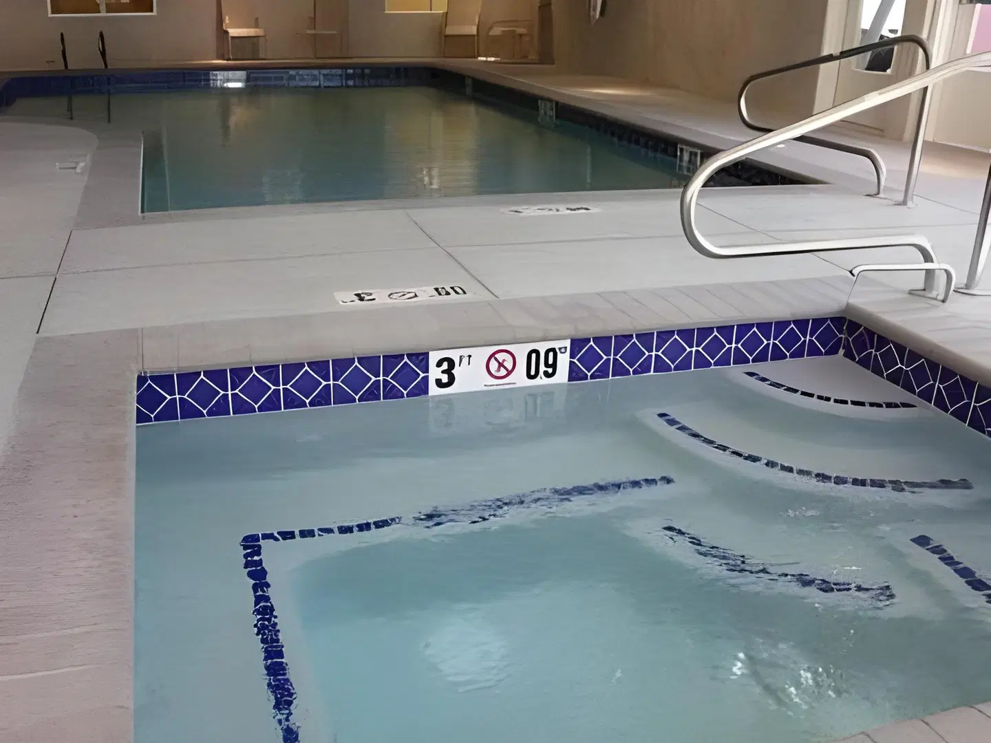 Holiday Inn Express & Suites Reno Airport by IHG Hallenbad